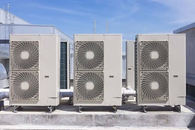 Técnico de ar condicionado instalação e reparação
