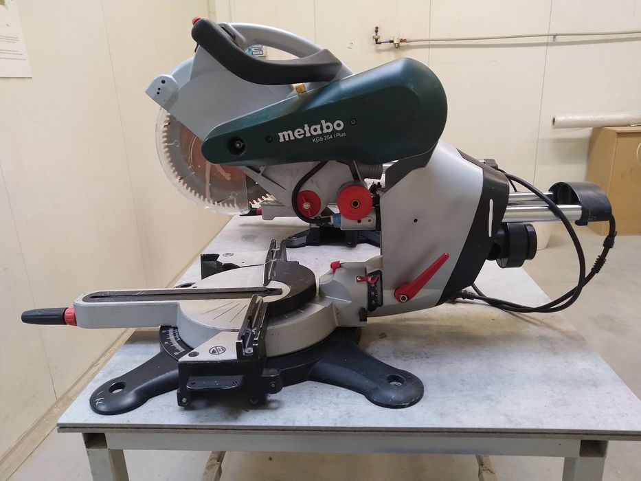 METABO pilarka do cięcia ukosówka, kapówka KGS 254 I PLUS