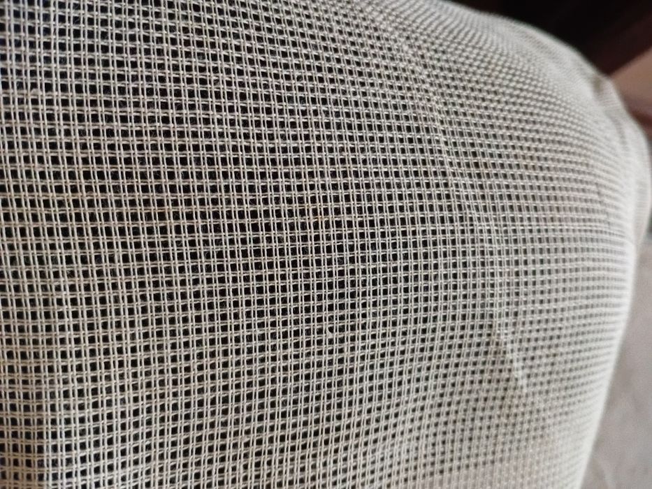 Нитки для вишивання і канва.