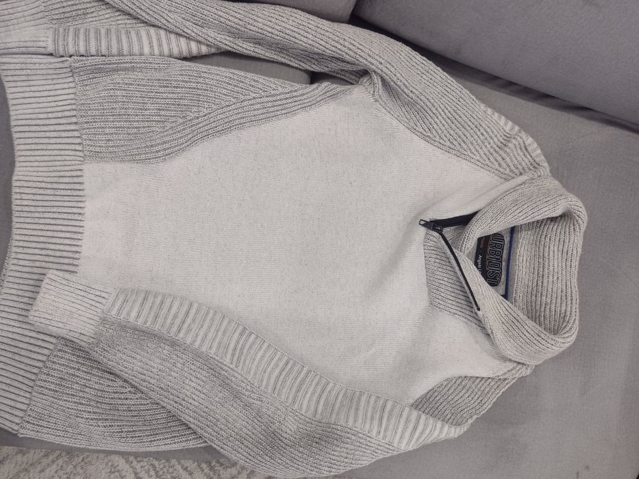 Sweter z golfikiem rozsuwanym