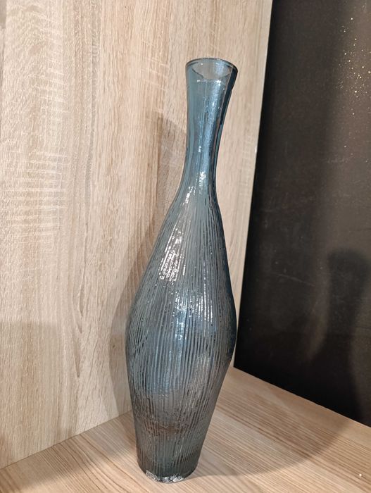 Prążkowany wazon niebieski ze szkła recyklingowego 40 cm