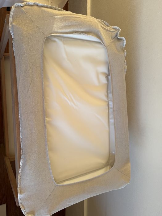 Conjunto IKEA para Bebé – Trocador SNIGLAR + Cadeira Papa Alta ANTILOP