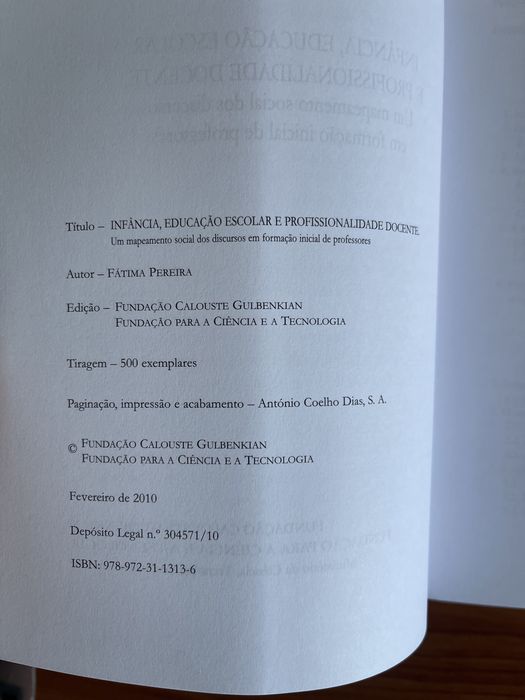 INFÂNCIA, EDUCAÇÃO ESCOLAR E PROFISSIONALIDADE DOCENTE