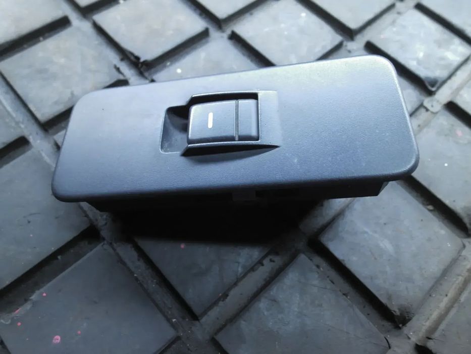 PRZEŁĄCZNIK PANEL SZYB LAND ROVER DISCOVERY SPORT YUD501070PVJ