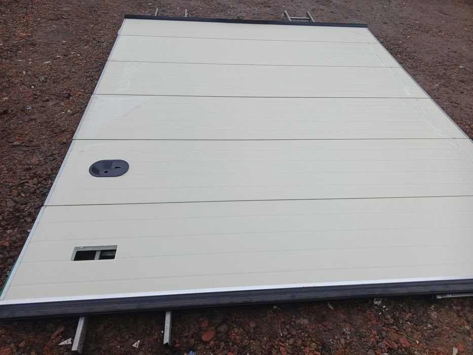 Brama garażowa segmentowa przemysłowa panelowa jak nowa 305x355