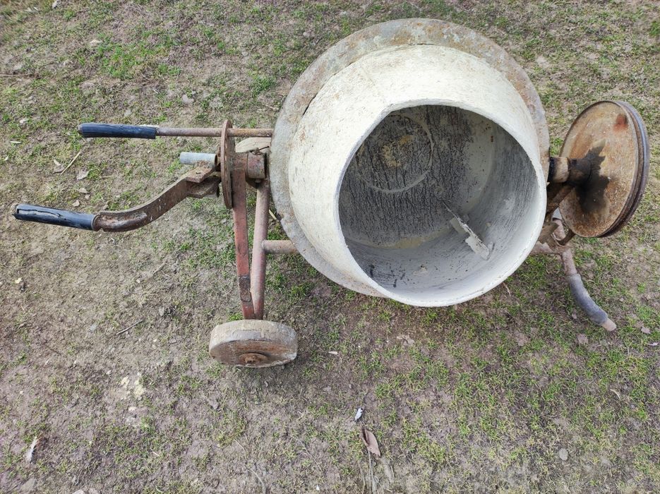 Бетонозмішувач виробництва СРСР.
