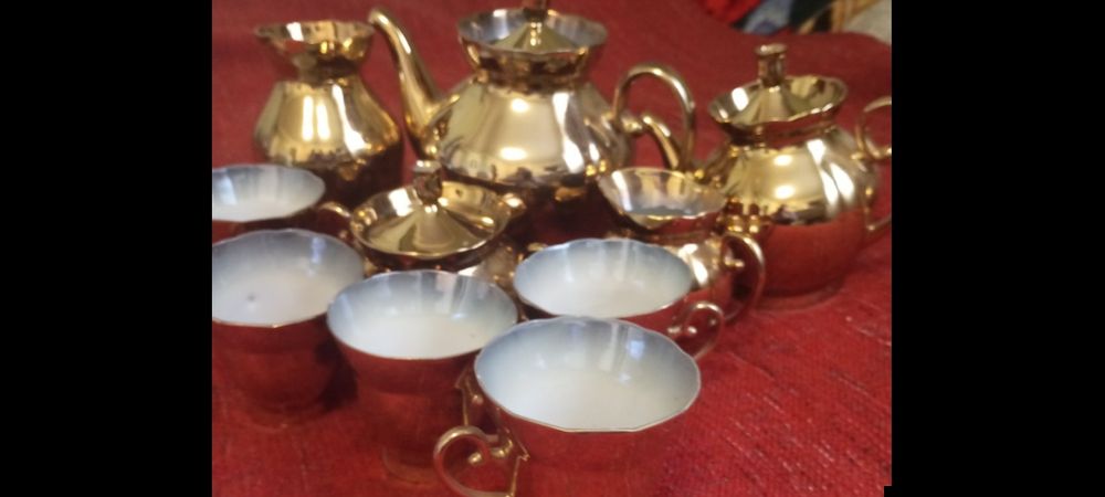 Фарфор с внешним золотым покрытием