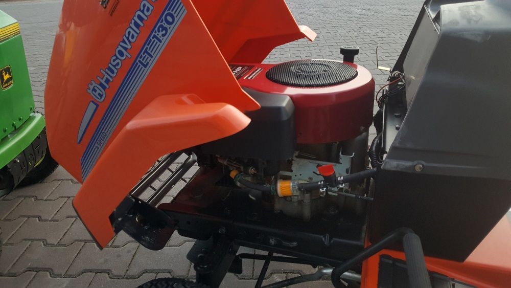 Traktor ogrodowy kosiarka Husqvarna , John deere, pług