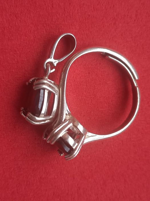 Zestaw bizuteri srebrneh z granatami