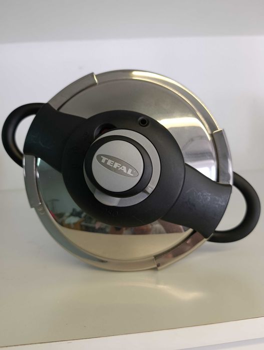 Título: Panela de Pressão Tefal ClipsoMinut' – Nova / Nunca Usada