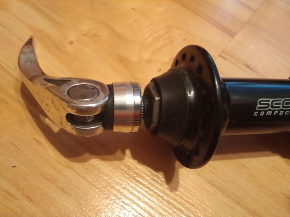 Przednia piasta Scott.