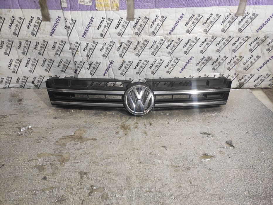 Решітка ришотка центральна Туарег таурег Touareg Tuareg NF Volkswagen