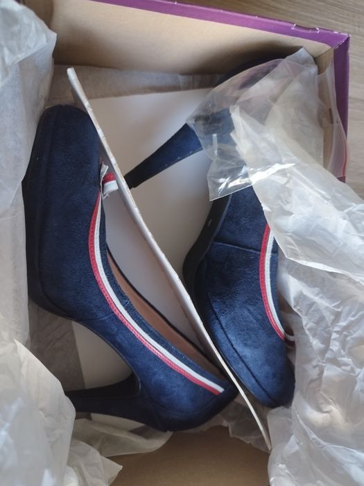 Buty szpilki czółenka granatowe zamszowe r,39/25