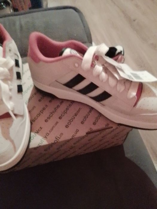 Obuwie ze skóry firmy Adidas rozmiar 45