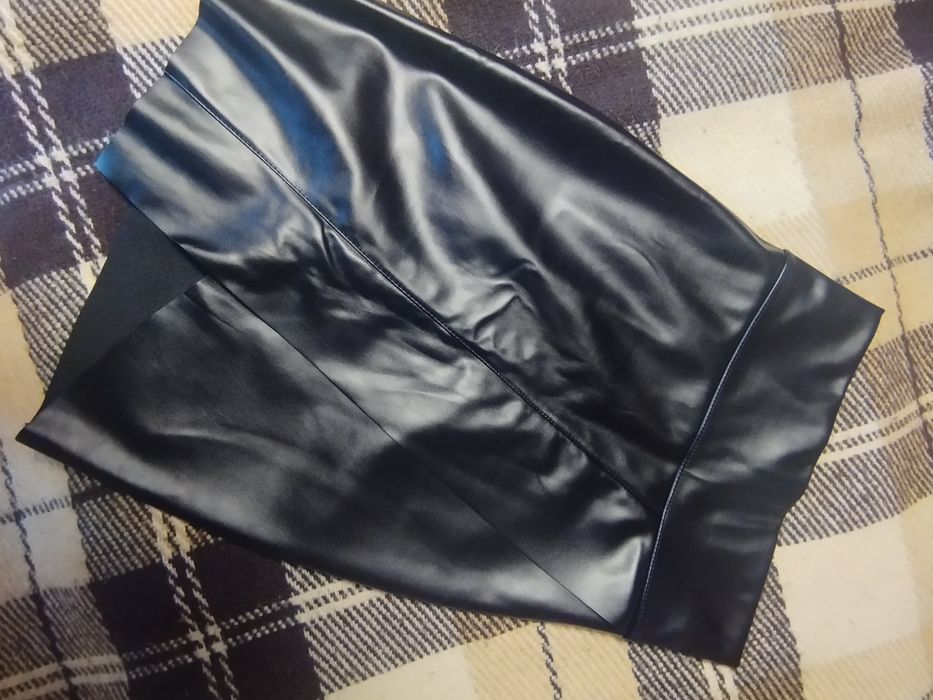 Шкіряна спідниця