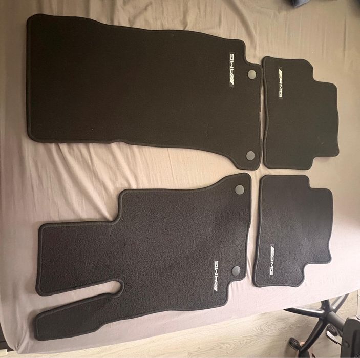 Tapetes Originais Mercedes-Benz AMG – Conjunto Completo (4 Peças)