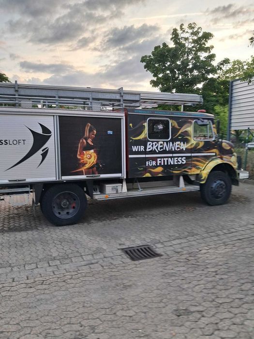 Wóz strażacki Mercedes jak nowy