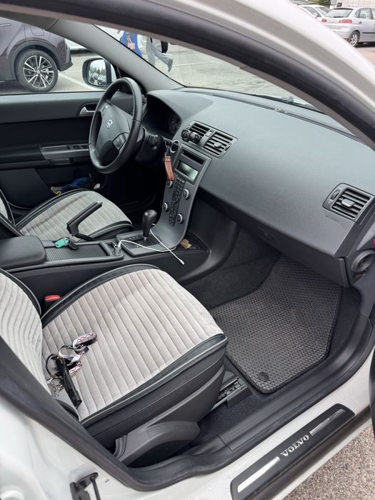 Продам Volvo S40  2012  2.0бенз  145кс  акпп  85000км