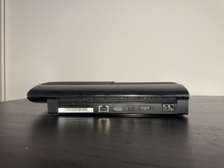 PlayStation 3 Super Slim z grami w zestawie