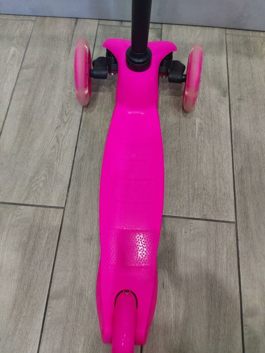 Самокат для дівчинки