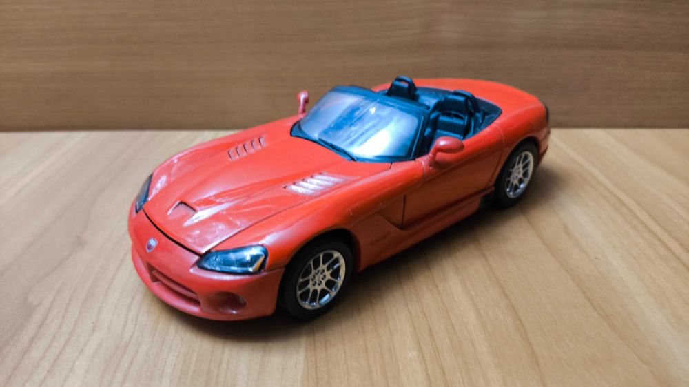 Колекційна модель Dodge Viper SRT-10 2003 1.24 Welly