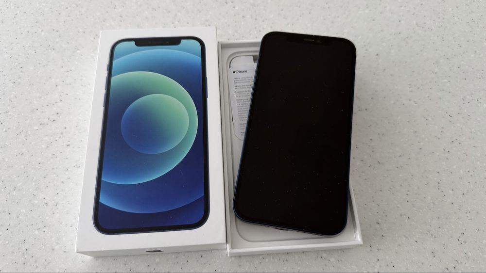 Телефон Iphone 12, памʼять 128 гб, вживане темно -синього кольору, гарний стан.