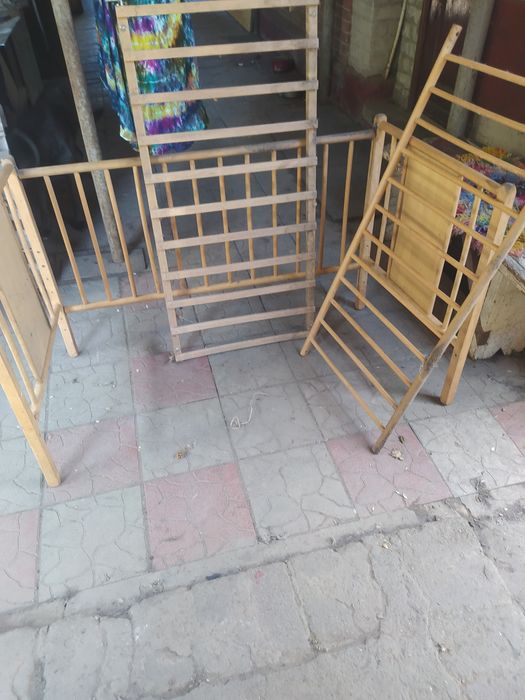 Продам 2 манежа старые