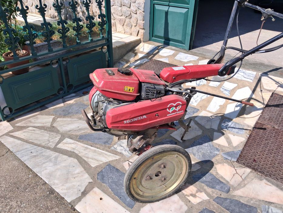 Vende-se moto cultivadora Honda F560