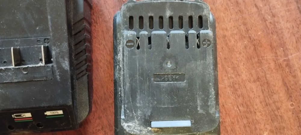 Акумуляторна батарея та зарядний пристрій 18v MeeC