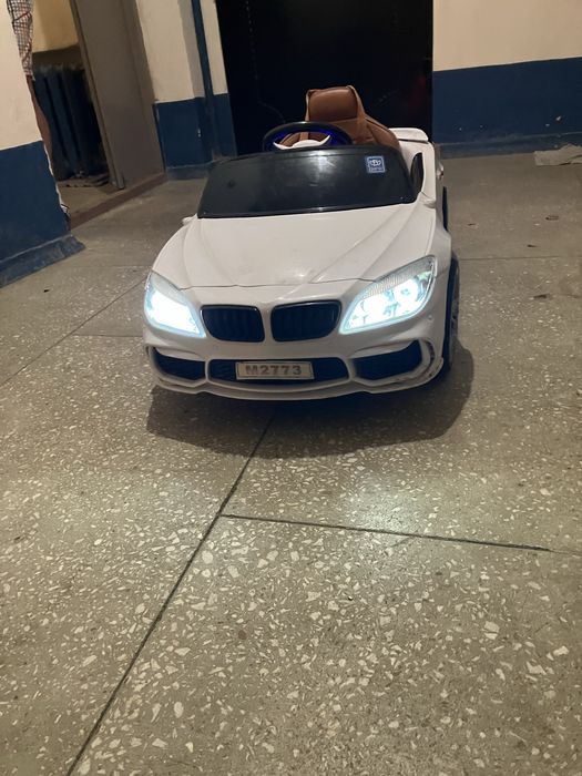 Дитяче електро авто BMW