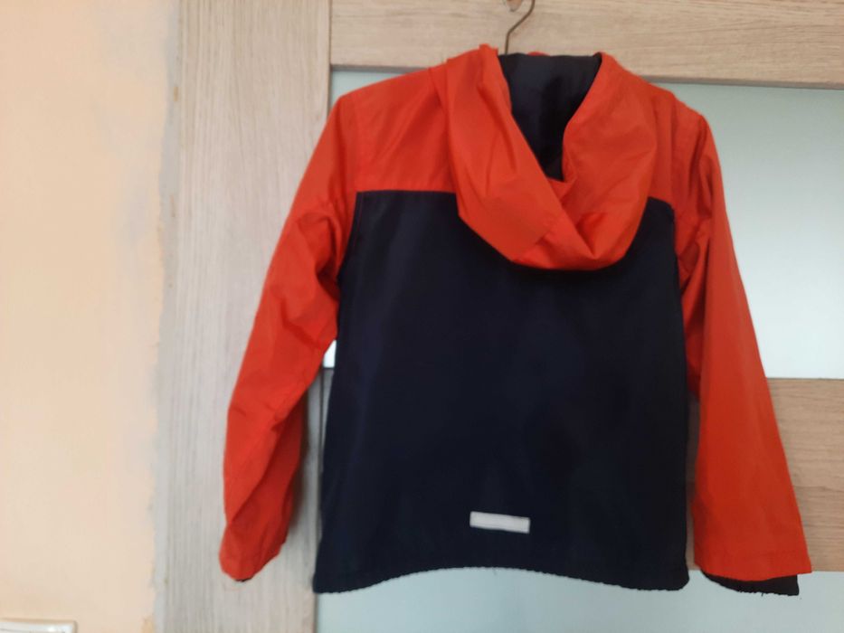 Lekka wiatrówka 5-10-15. Czerwono-granatowa. rozm 110cm