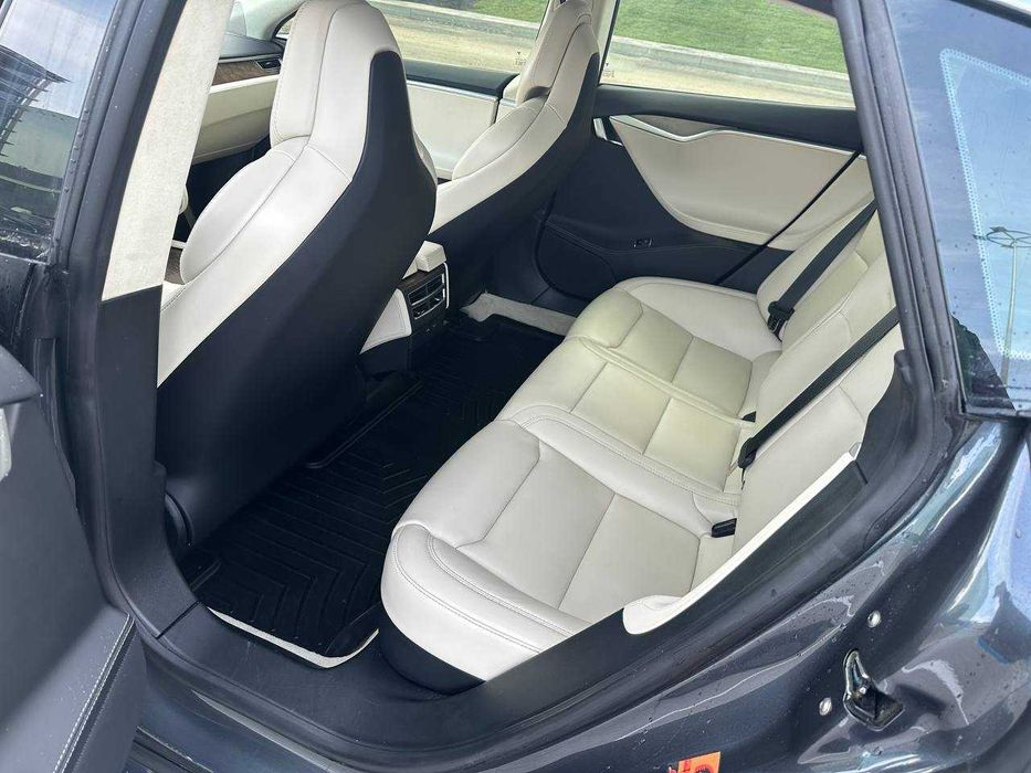 Оренда Tesla S під таксі Premium Uber Black