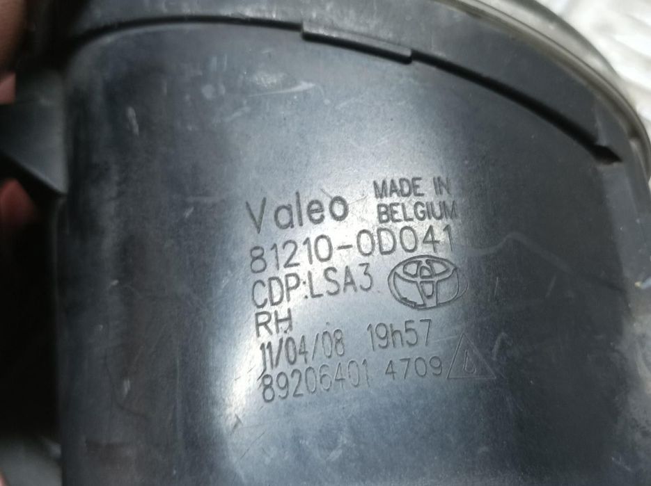 FAROL NEVOEIRO DIREITO TOYOTA AVENSIS SEDAN 2009 -812100D041