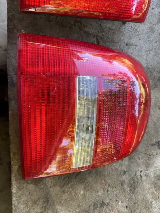 Farois trazeiros e espelhos de audi A4 avant 1998