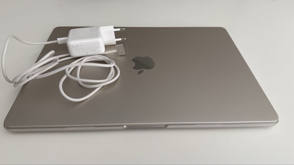 MacBook Air 15.3" M3  com garantia