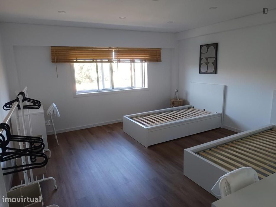 Quarto - localizado em Campanhã Porto