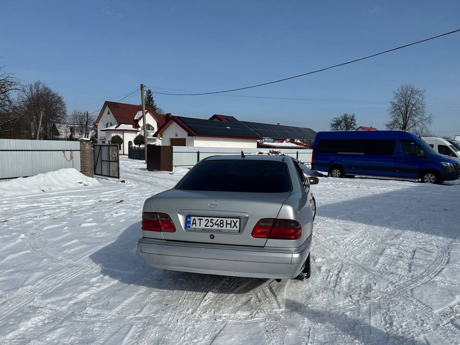 Продам мерседес 210