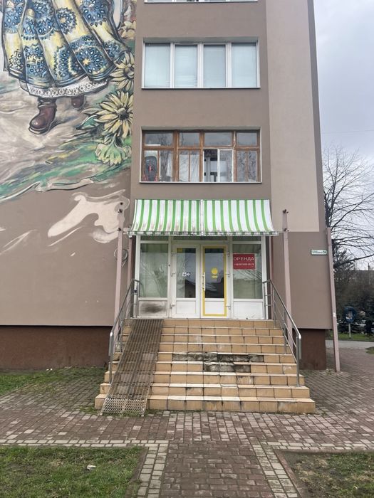 Оренда фасадного приміщення, вул. Хоткевича, Івано-Франківськ