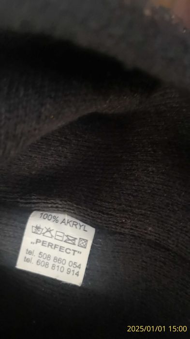 2 czapki: czarnozłota i bialosrebrna