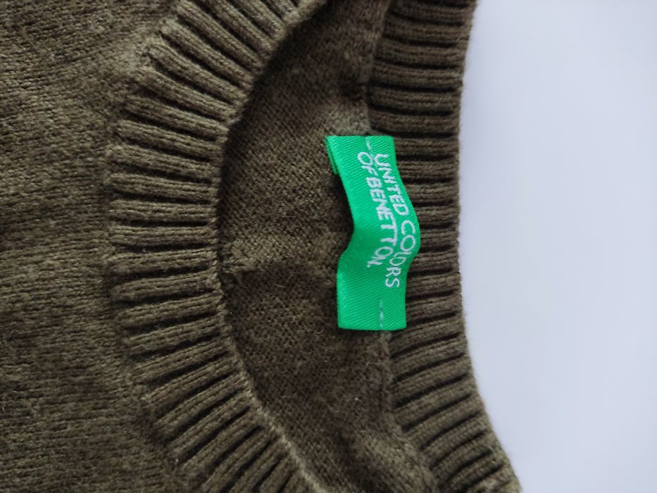 Sweter khaki Benetton 86