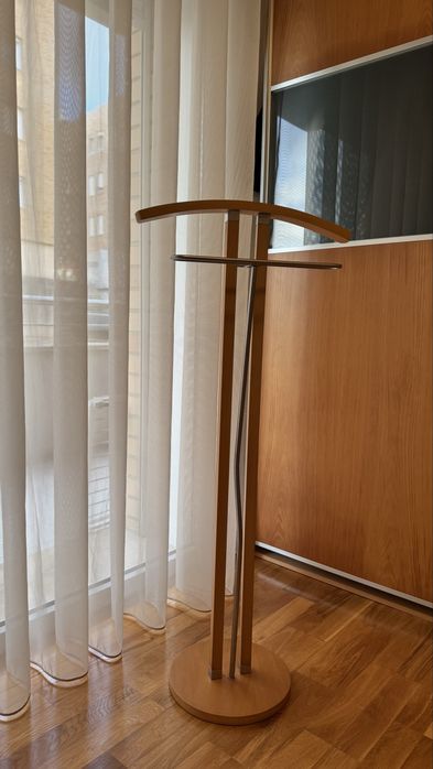 Mordomo de Quarto em Madeira