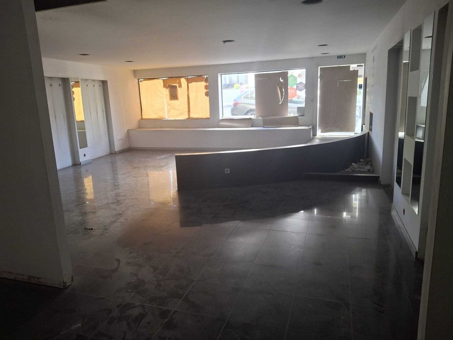 LOJA COMERCIAL CENTRO DE SANTO TIRSO ALUGA-SE OU VENDE-SE