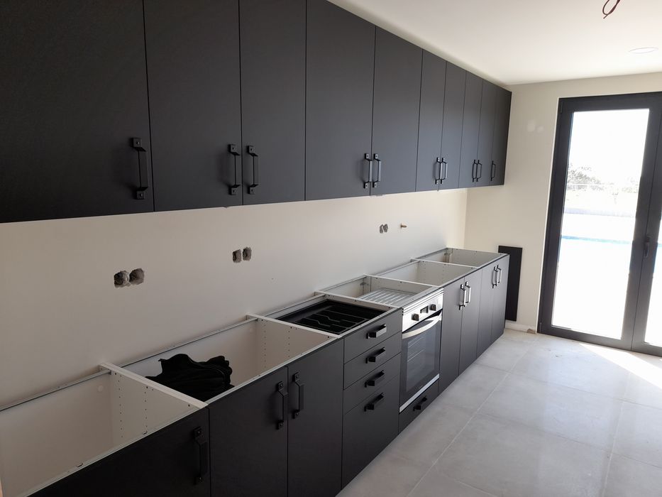 Montagee de tomadas e intorrupetores Pequenas reparacoes em cozinhas m