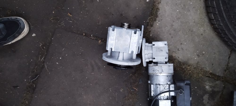 Motoreduktor do pieca węglowego ogniwo