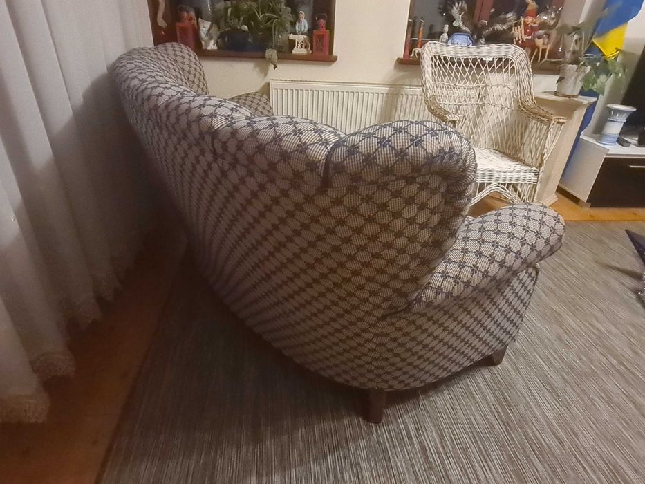 Piękna antyczna sofa