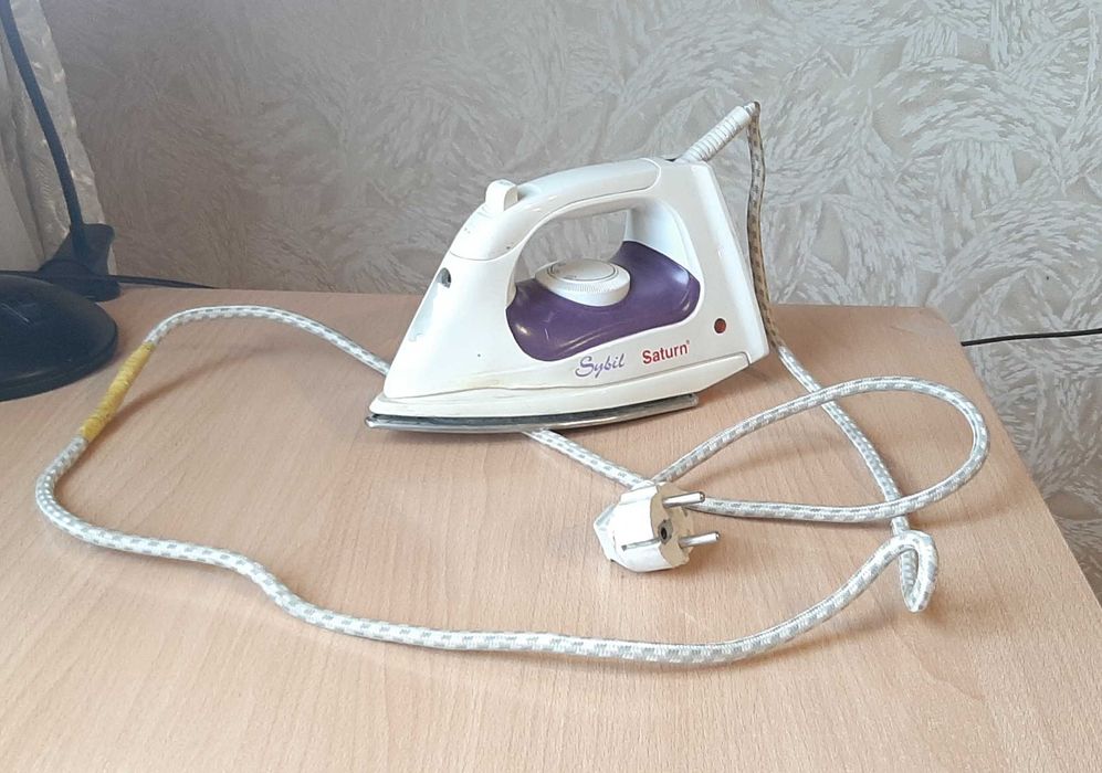 Утюг  Saturn.                         .