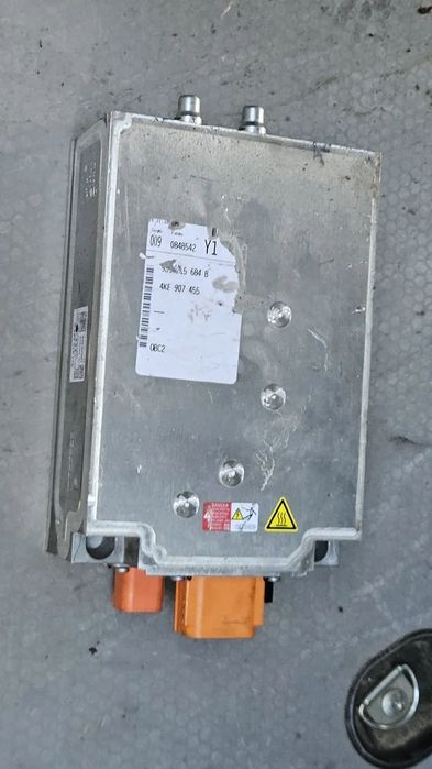 AUDI E-TRON ŁADOWARKA DO AKUMULATORA WYSOKIEGO NAPIĘCIA 9J1915684B