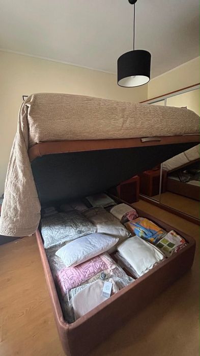 Cama de Casal Estofada com Arrumação – Estrutura Elevatória