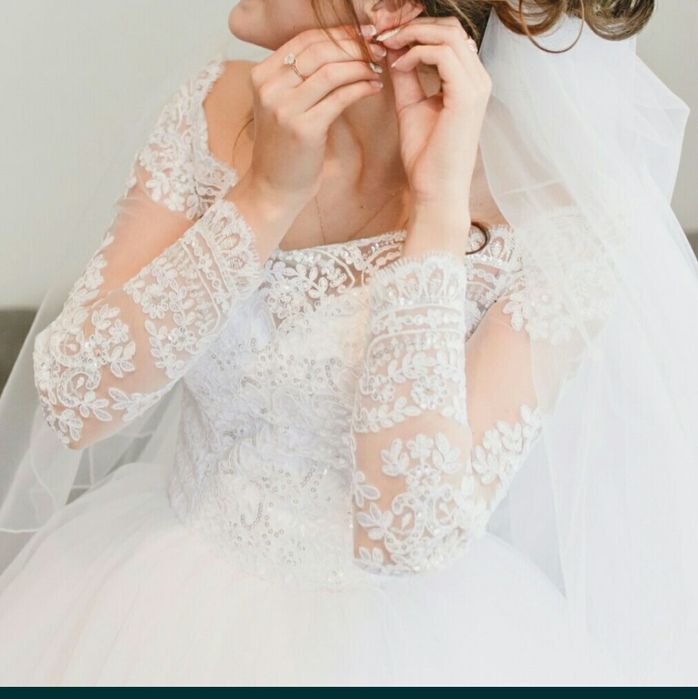 Весільна сукня в дуже гарному стані