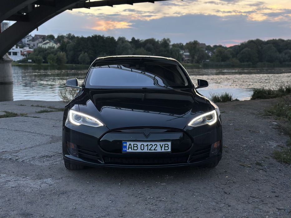 Tesla model s 85